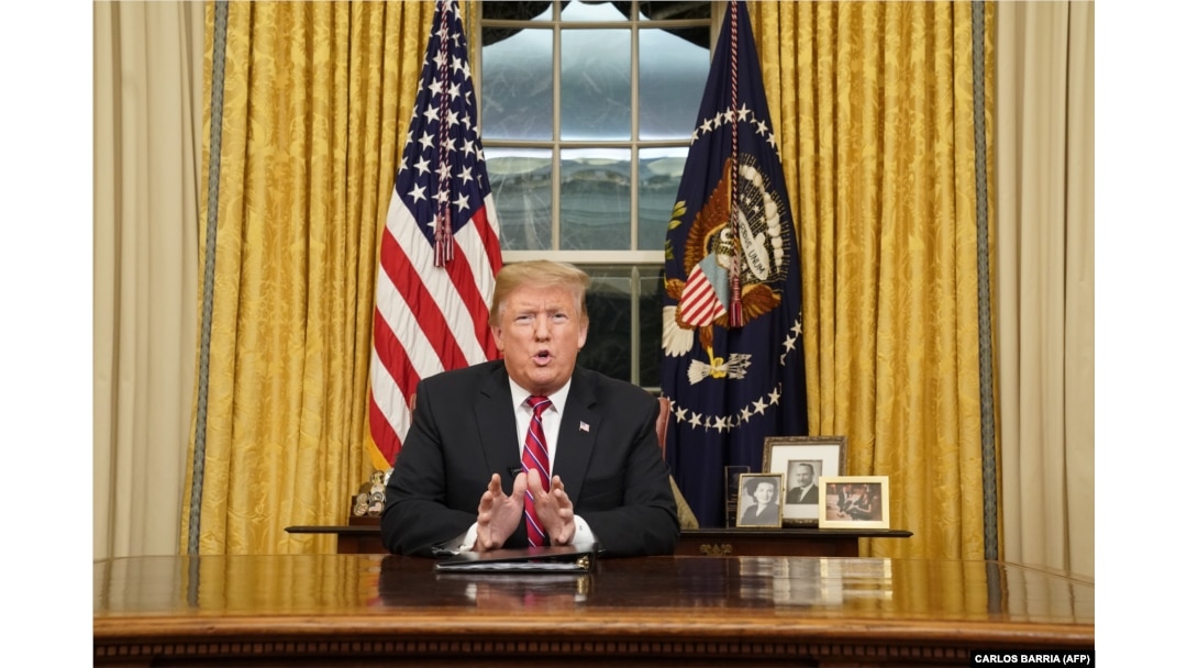 Президент США Дональд Трамп во время телевизионного обращения, Вашингтон, 8 января 2019 года.