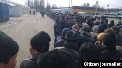 Очередь в "Сахарово". Фото сделано в 2015 году.
