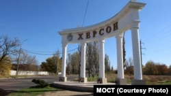 У Херсоні внаслідок російського обстрілу загинув чоловік, а 5-річний хлопчик зазнав травм. Протягом доби в області троє загиблих і 19 поранених, повідомляє ОВА
