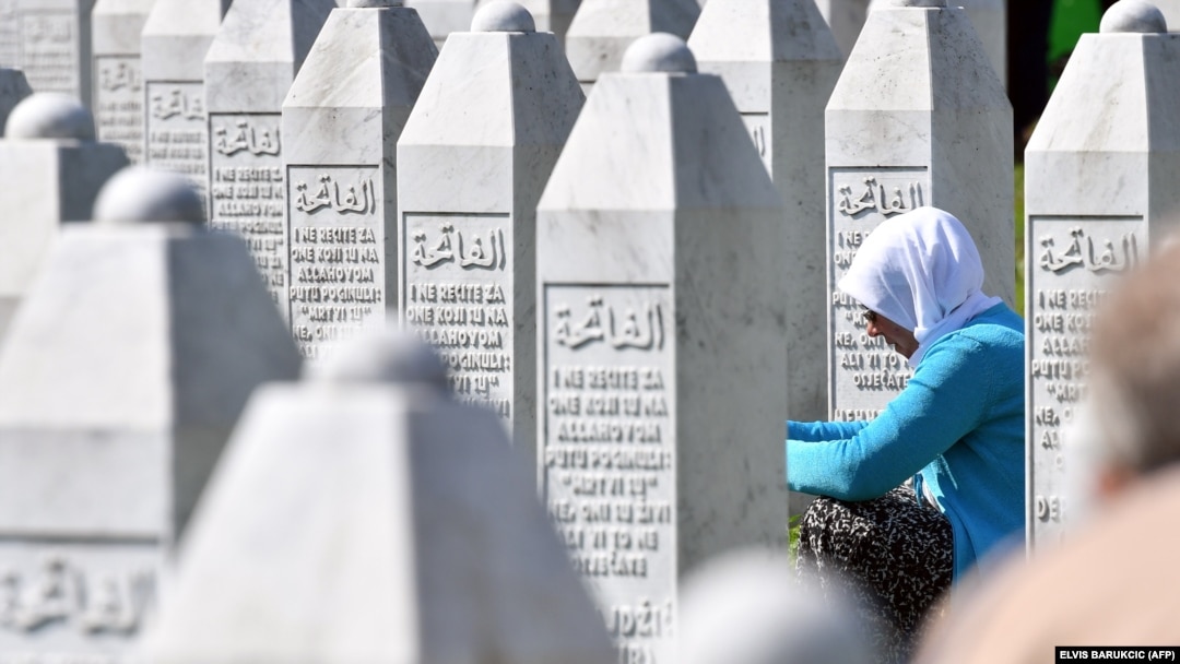 U Memorijalnom centru Srebrenica - Potočari do sada je ukopano 6.610 žrtava genocida. Još uvijek se traga za više od 1.000 nestalih Srebreničana