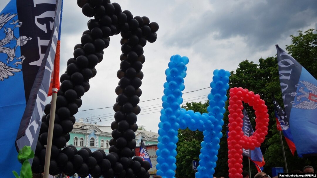 На Донбасі на псевдореферендуми можуть винести питання про «приєднання» до Росії угруповань «ДНР» і «ЛНР», пише видання