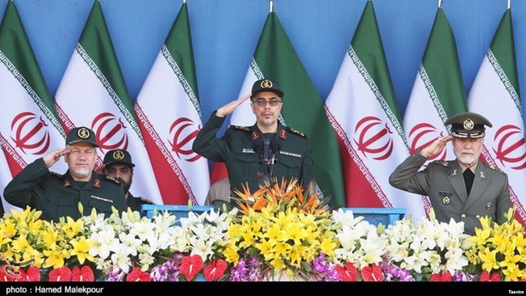 محمد باقری (وسط) رئیس ستادکل نیروهای مسلح جمهوری اسلامی است