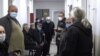 Red u bolnici u Leposaviću na severu Kosova na dan stizanja vakcine protiv korona virusa iz Srbije, 25. decembra 2020.

