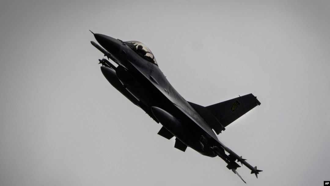 Український пілот винищувача F-16 під час однієї з масових атак встановив рекорд зі збиття російських ракет, каже Юрій Ігнат