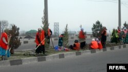 According to one Tajik government source, there have been complaints that the wives of officials don't pull their weight when it comes to doing volunteer work, such as cleaning roads and park maintenance. (file photo)