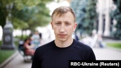 У правоохоронних органах України ці дані наразі не коментували. На фото Віталій Шишов, керівник «Білоруського дому в Україні» , який був знайдений повішеним