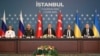 Članovi ukrajinske, turske i ruske delegacije prisustvuju drugoj rundi direktnih pregovora u Ciragan palati u Istanbulu, 2. juna 2025. godine.