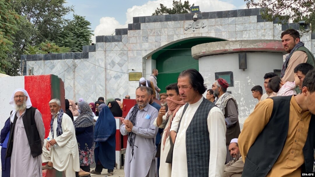 People gather outside the Pakistani Embassy to obtain visas after the Taliban seized power in August 2021.