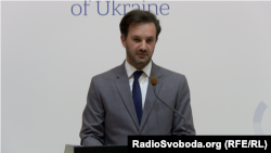 Тихий додав, що тиск на Росі має складатися з двох компонентів: військового та економічного