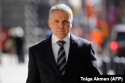 Ruski tehnološki preduzetnik Aleksej Gubarev stiže u Viši sud u Londonu u julu 2020.