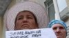 Кримські татари біля Адміністрації Президента вимагають вирішення земельного питання, 2 червня 2010 року