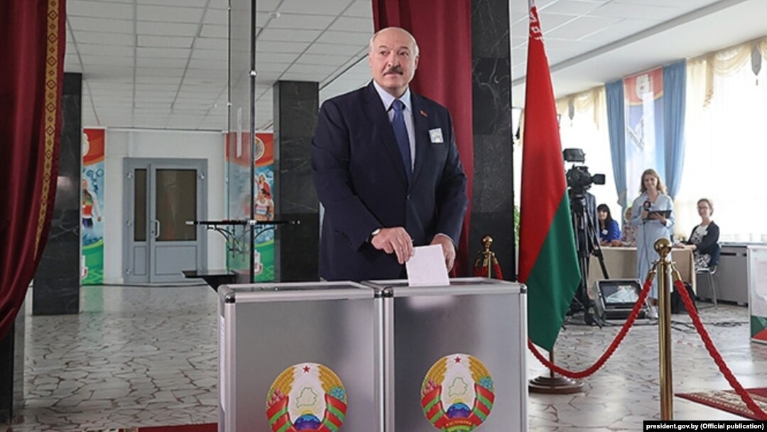 Олександр Лукашенко під час голосування, 9 серпня 2020 року 