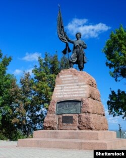 Кубань. Пам’ятник Запорозькому Козаку в станиці Тамані – першому поселенні українських козаків на Кубані наприкінці ХVIII століття, які заснували Чорноморське козаче військо