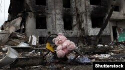 В Офісі генпрокурора додають, що протягом останніх днів загинули двоє дітей, ще 11 поранені