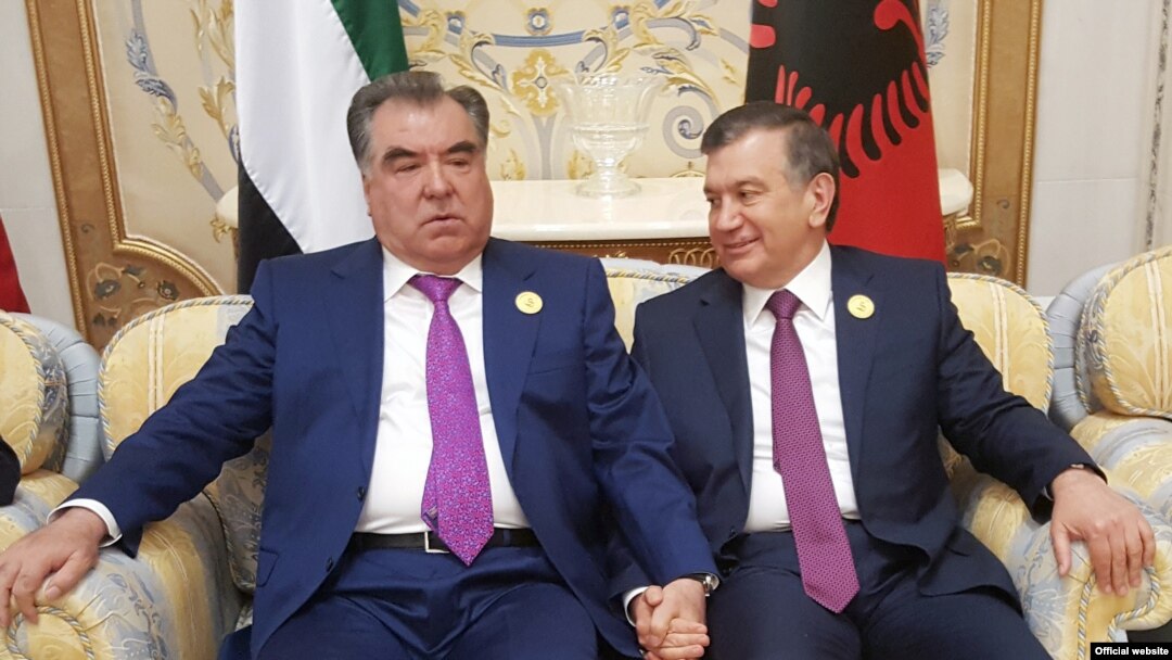 Президент Таджикистана Эмомали Рахмон и президент Узбекистана Шавкат Мирзиёев на саммите в Эр-Рияде. 21 мая 2017 года. 
