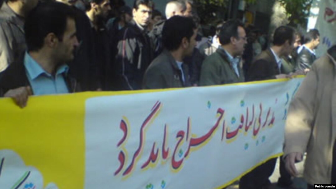 کارگران لاستیک البرز در یکی از تجمع های اعتراضی خود