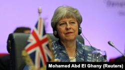 ترزا می می‌گوید، شخصا با هرگونه تاخیری در برگزیت مخالف است (عکس ۲۴ فوریه )