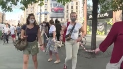 Thousands Form Human Chain Protesting Hungarian Government Obstruction Of University's Independence