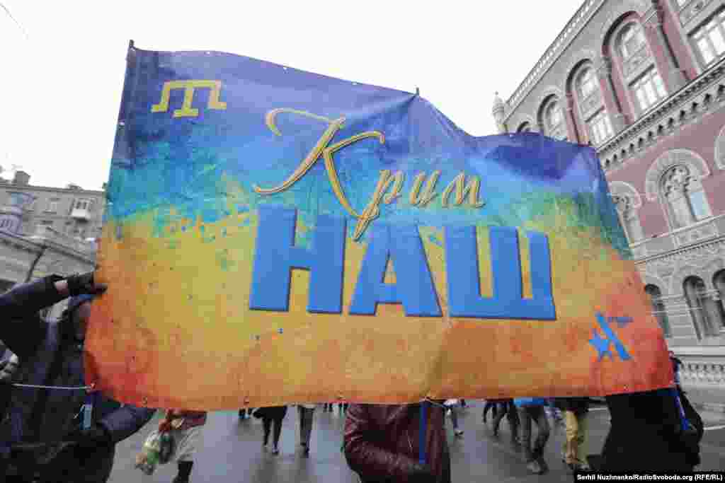 Російська влада окупованого півострова й дотепер не припиняє репресії проти проукраїнських та кримськотатарських активістів, нині відомо про 17 зниклих безвісти, 12 загиблих, 39 політв&rsquo;язнів, 10 із яких вже засуджено