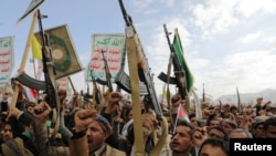 Houthi supporters rally in the rebel-controlled Yemeni capital, Sanaa. (file photo)