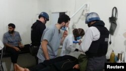 کارشناسان سازمان ملل در دیدار با قربانیان حملات شیمیایی در سوریه 