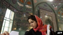 اکونومیست در مقاله خود چشم انداز سیاست های جاری جمهوری اسلامی را با توجه به نتایج انتخابات مجلس هشتم بررسی کرده است.( عکس: AFP)