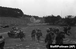 Czechoslovak soldiers training at Milovice in 1938.