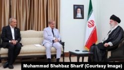 د پاکستان وزيراعظم شهباز شريف د مې پر ۲۶مه په تهران کې د ایران له ستر مذهبي مشر ایت الله علي خامنه يي سره ملاقات وکړ.