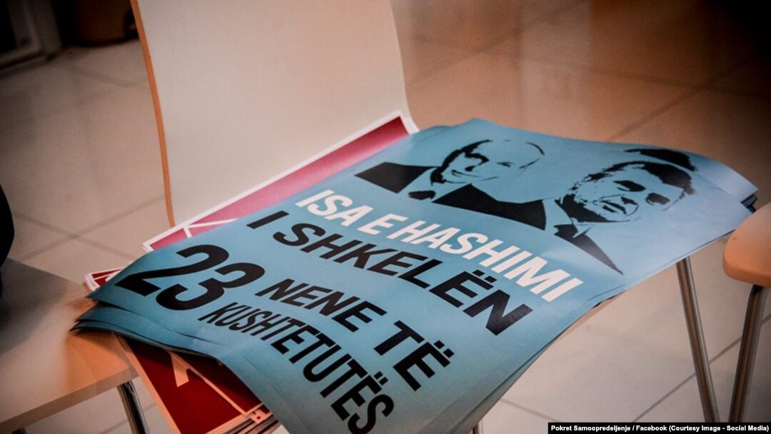 Opozicioni plakati na protestima