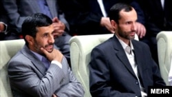 در آخرین روز ریاست محمود احمدی‌انژاد بر دولت ایران، ۱۶ میلیارد تومان از حساب دولت به یک حساب شخصی به نام او و حمید بقایی واریز شد