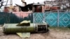 Залишки російської ракети у селі Козаровичі під Києвом, 22 квітня 2022 року
