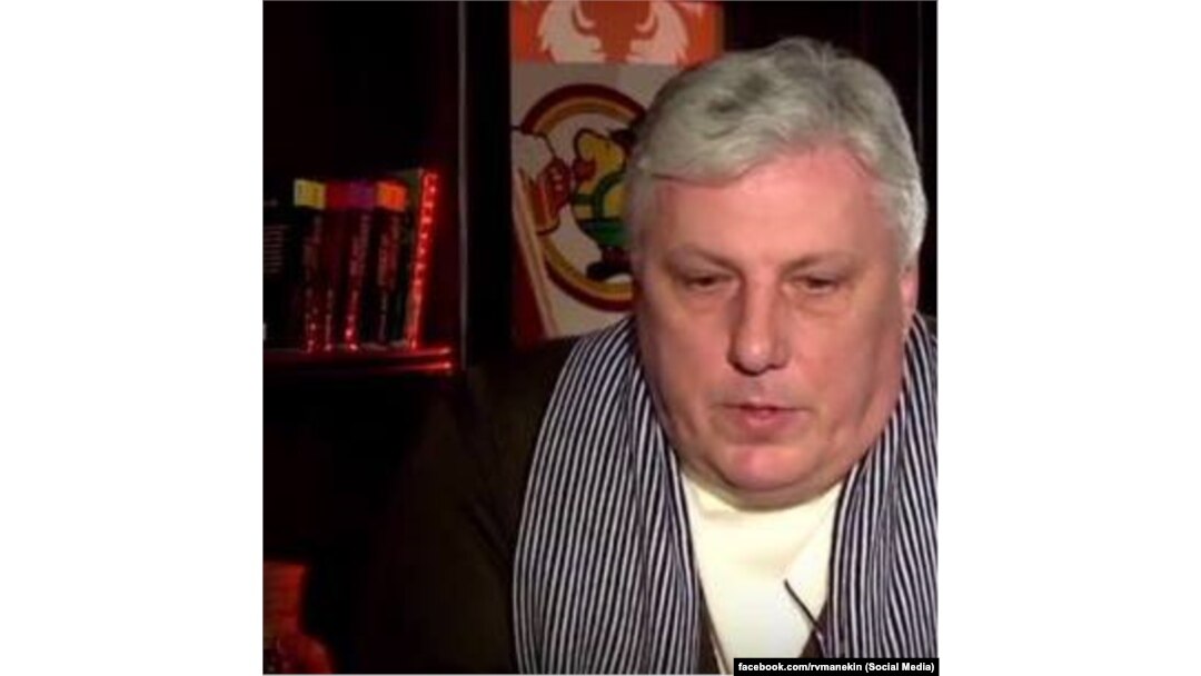 Роман Манекін