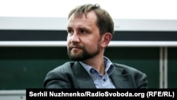 «Йду, щоб будувати український світ і зупиняти «русскій мір», – написав В’ятрович у фейсбуці