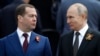 Очільники Росії Дмитро Медвєдєв і Володимир Путін