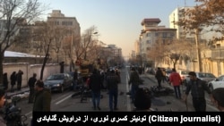 زمستان گذشته تجمع اعتراضی دراویش گنابادی در اطراف خانه نورعلی تابنده، قطب این سلسله، با دخالت نیروهای امنیتی به خشونت کشیده شد.