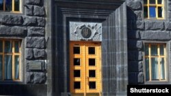 Уряд спростив механізм перевірки зарплат у працівників критичних підприємств, яких бронюють