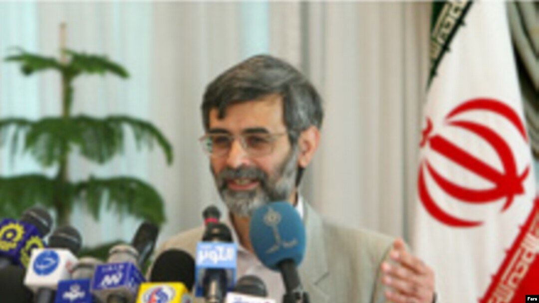 به گزارش خبرگزاری رسمی دولت ايران – ايرنا – غلامحسين الهام، سخنگوی دولت اين اظهارنظر را زمانی مطرح کرد که هنوز بسته پيشنهادی رسما به ايران تحويل داده نشده بود.