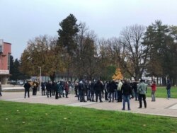 Kratki protest opozicionih posmatrača na izborni dan u Doboju