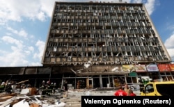Одна з будівель в центрі Вінниці, пошкоджених російськими ракетними ударами, від яких загинуло 27 людей, зокрема 3 дитини. Вінниця, 14 липня 2022 року