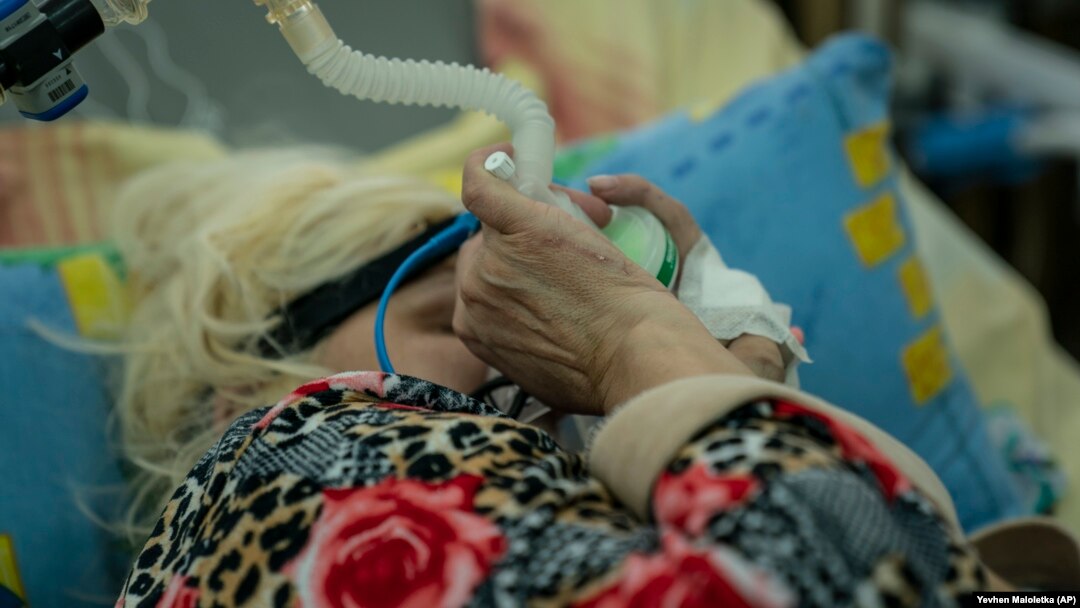 U saopštenju UKC-a ističu da je najvažnije da svi oboljeli pacijenti smješteni u klinikama ove ustanove dobiju kiseonik koji im je nužno potreban za preživljavanje.