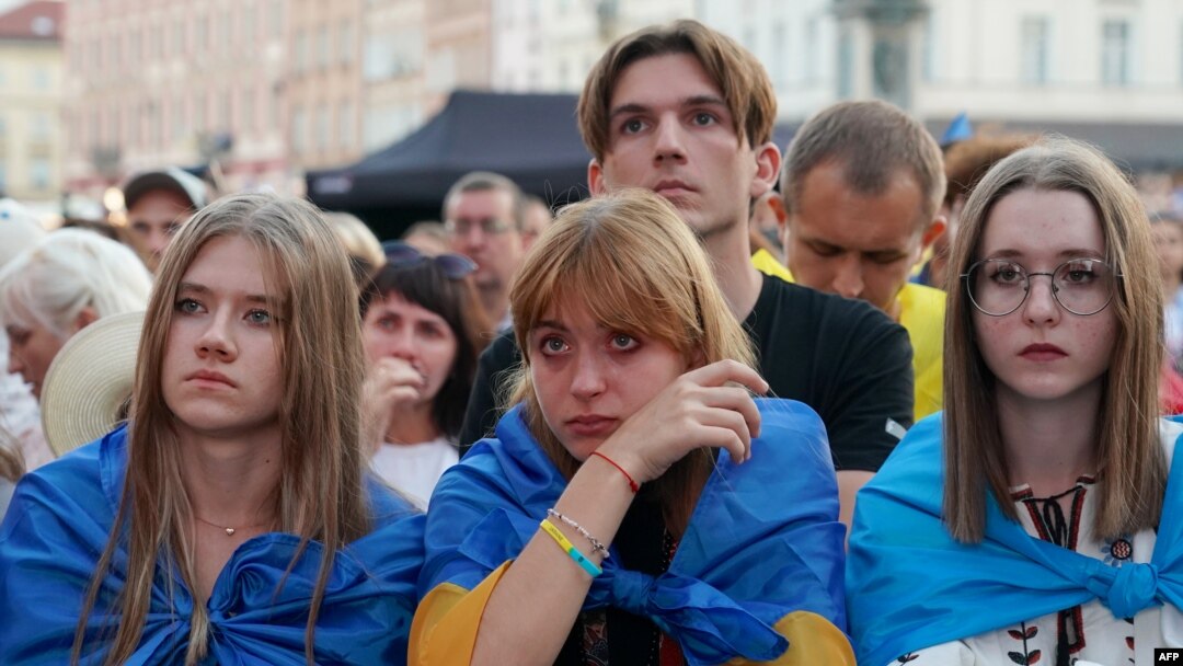 People gather to mark Ukraine's Independence Day at Zamkowy Square in Warsaw, Poland, on August 24.