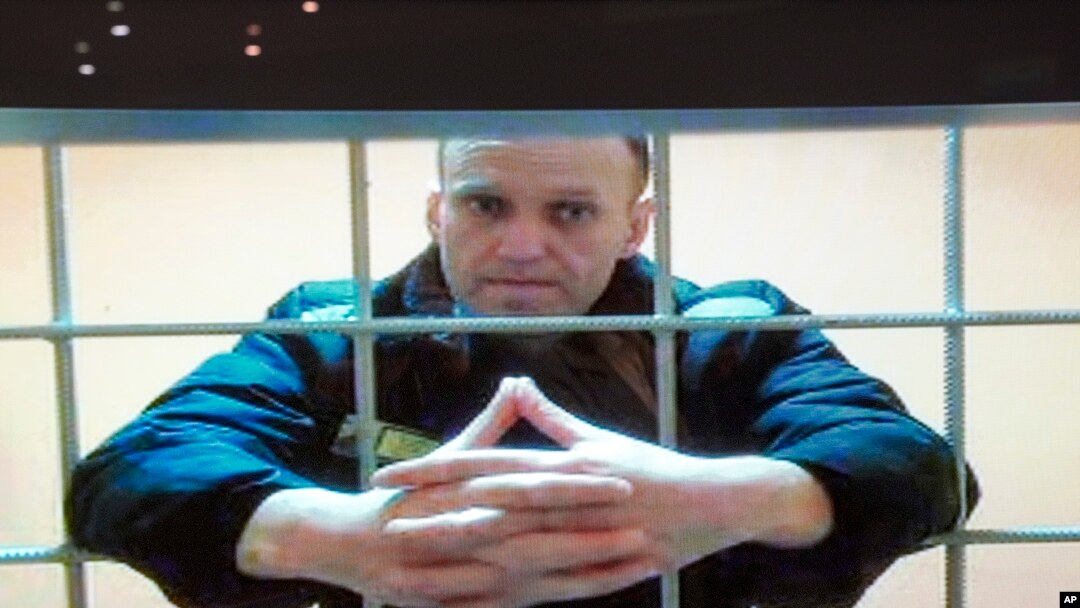 Ruski opozicioni lider Aleksej Navaljni pojavljuje se putem video veze na saslušanju u moskovskom sudu u maju 2022.