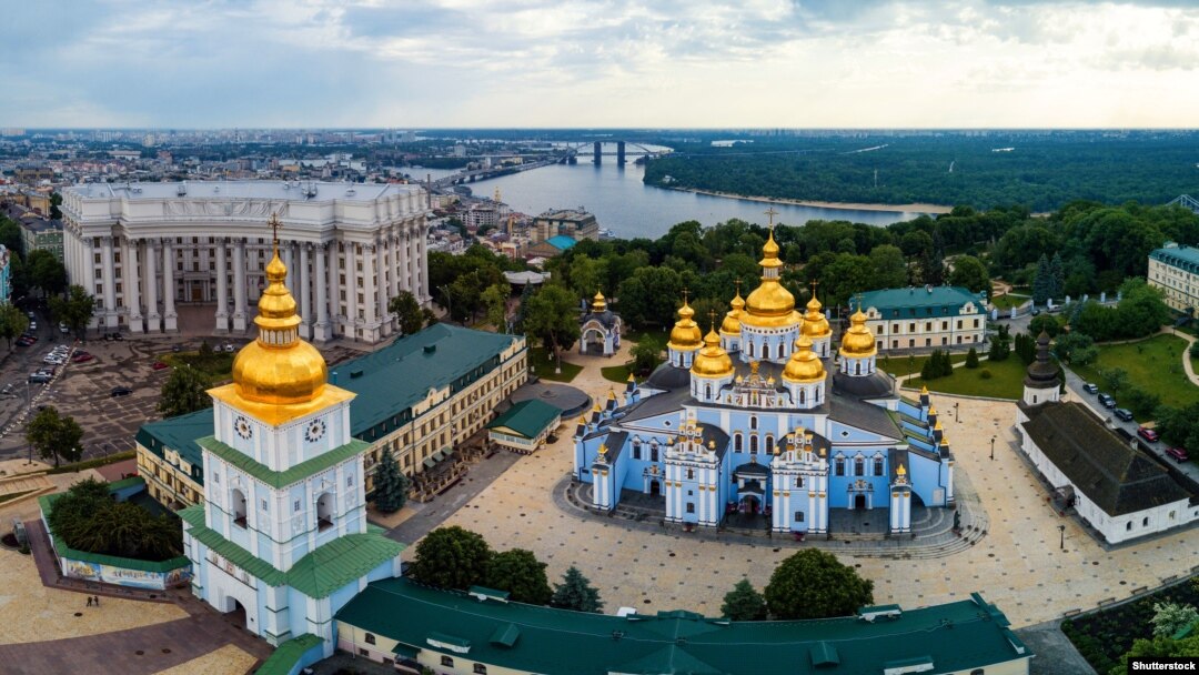 Під час перебування України в складі СРСР в англомовних засобах інформації закріпилася транслітерація назви української столиці у спосіб, який відповідав російській вимові, тобто Kiev