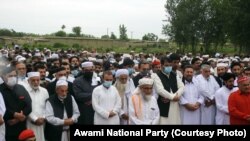 بېګم نسیم ولي خان د جنازې لمونځ د چارسدې په ولي باغ کې ادا کړل شو او هم هلته خاورو ته وسپارل شوه