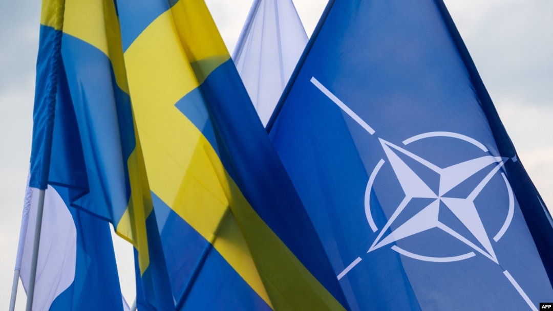 Zastave Švedske i NATO, ilustrativna fotografija