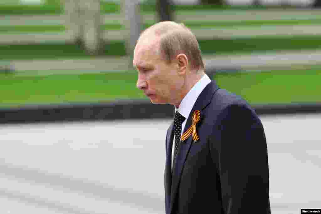 У Могилы Неизвестного Солдата в Москве. Май 2011 года. 