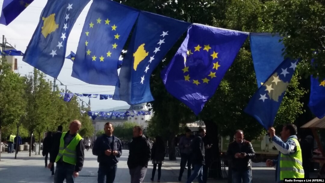 Zastava Kosova i EU, Priština, arhiv