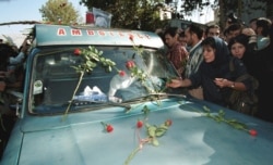 وداع با پیکر احمد شاملو، ۶ مرداد ۷۹