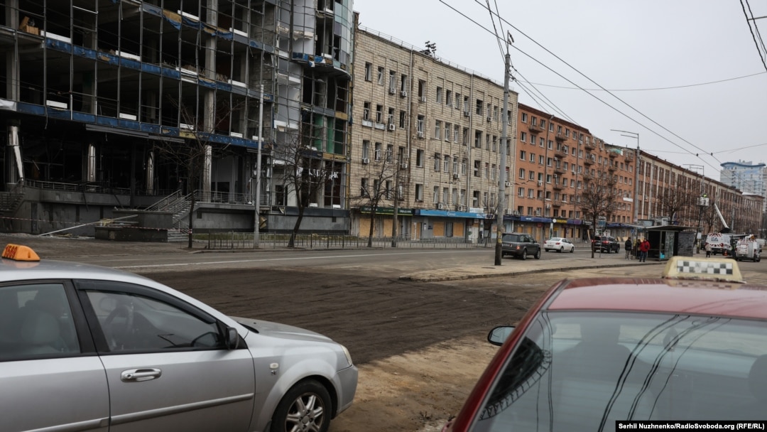 Наслідки російських обстрілів по району станції метро «Лук’янівська» в Києві, фото ілюстративне