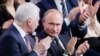 Голова делегації Росії на «Мінських» переговорах Борис Гризлов (ліворуч) і президент Росії Володимир Путін